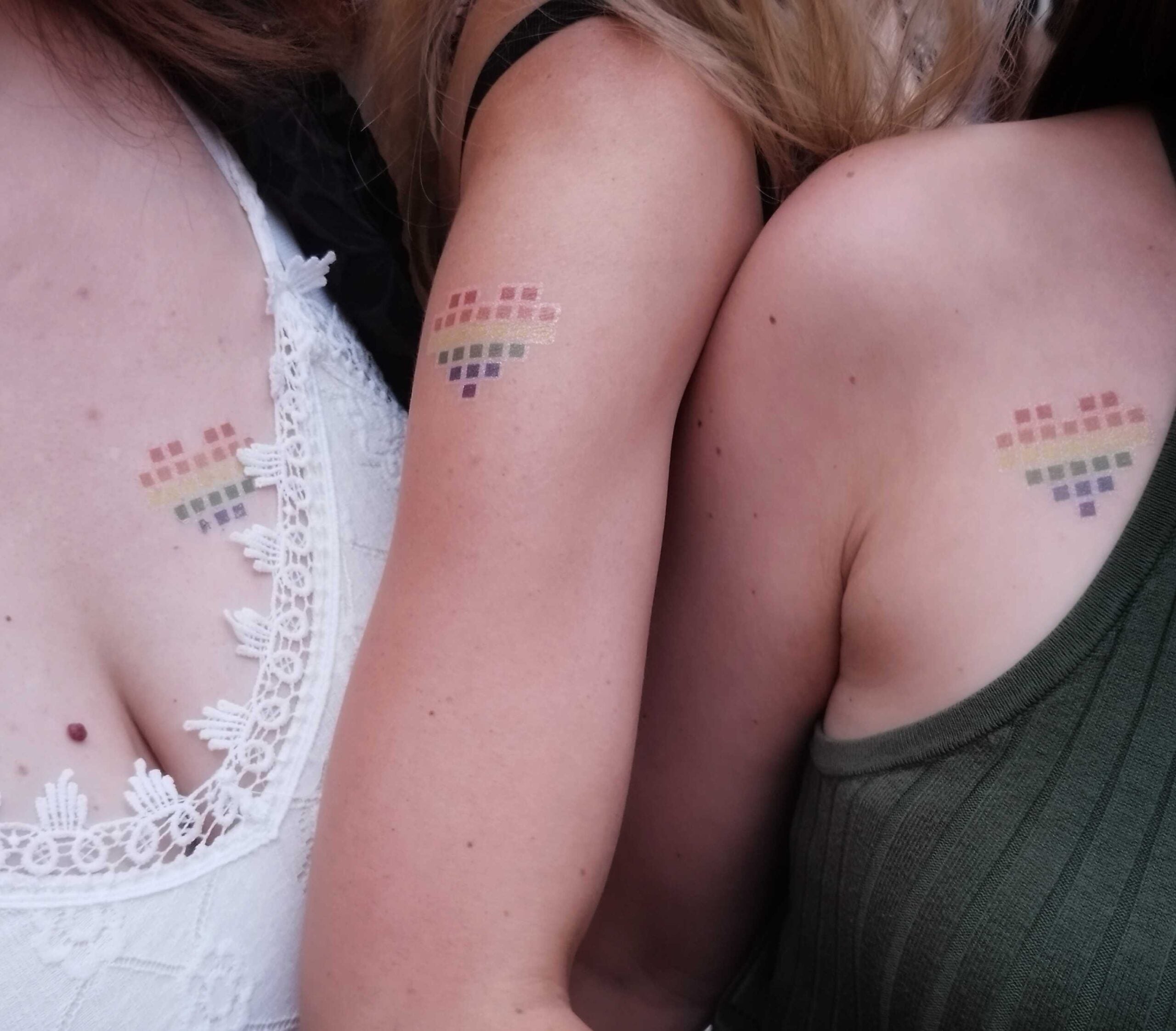 JOYclub Tattoo Regenbogen Sommerfest