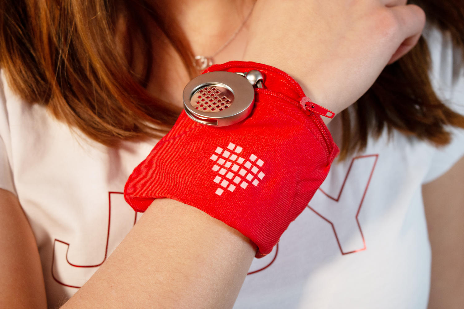 handgelenktasche_rot_mit_einkaufswagenchip_2022_39